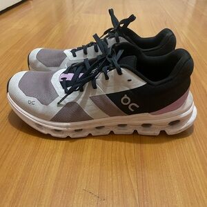 ON cloud runners - size 9